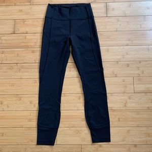 Lululemon black leg goes. Size 4